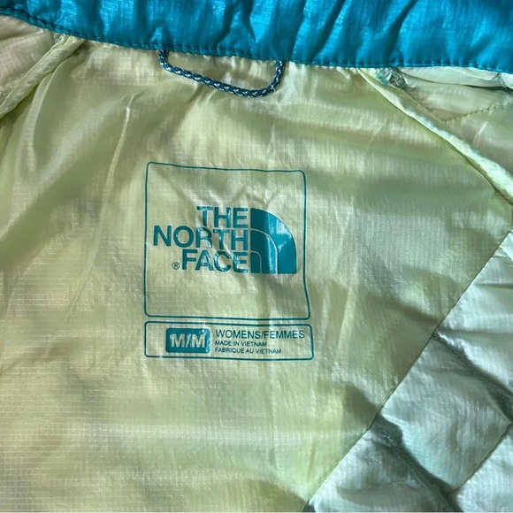 Women’s North Face Packable Lightweight Jacket - Picture 11 of 12